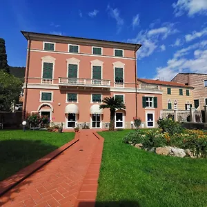 albergo-madri-pie.hotelitalianriviera.com/
